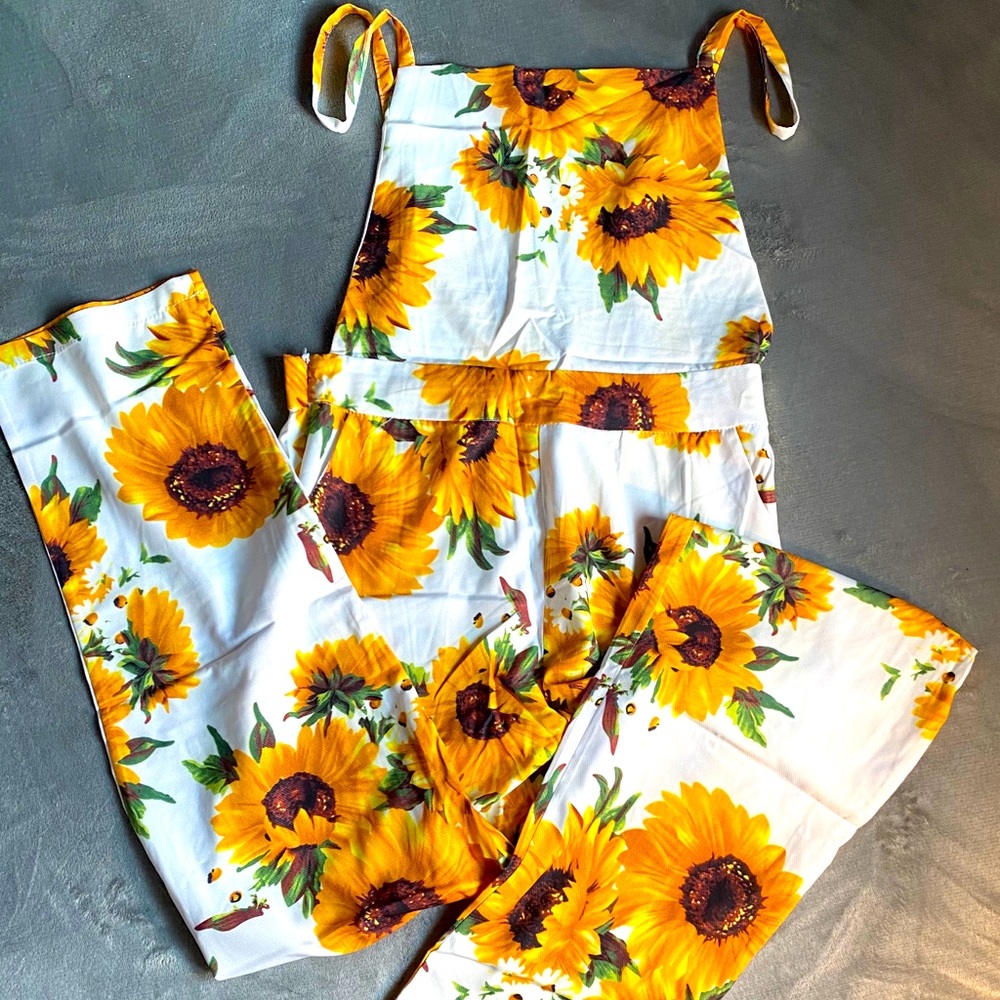 Sunflower overalls 🌻